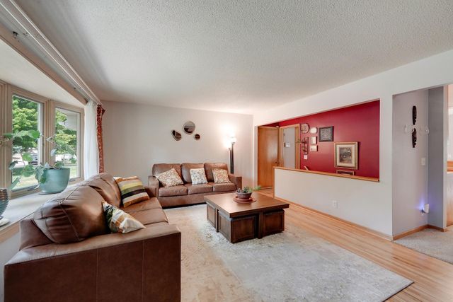 8423 16th Avenue S, Bloomington, MN 55425