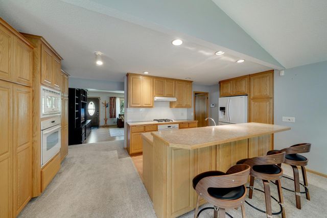 8423 16th Avenue S, Bloomington, MN 55425