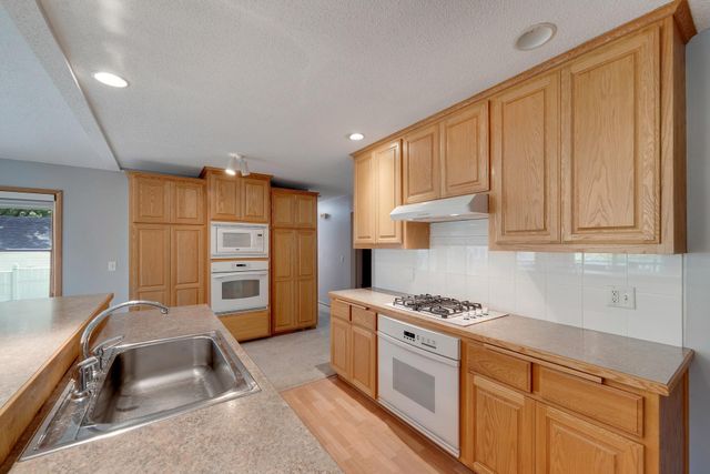 8423 16th Avenue S, Bloomington, MN 55425