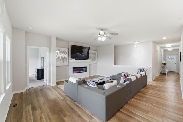 2811 NW Cedarwood Drive, Ankeny, IA 50023