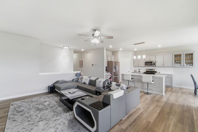 2811 NW Cedarwood Drive, Ankeny, IA 50023