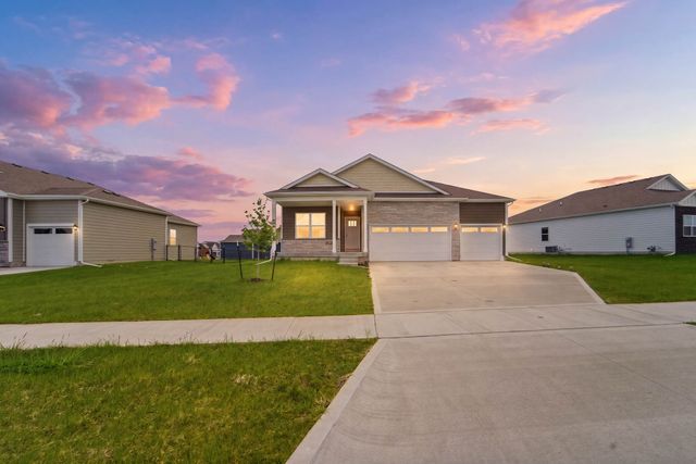 2811 NW Cedarwood Drive, Ankeny, IA 50023