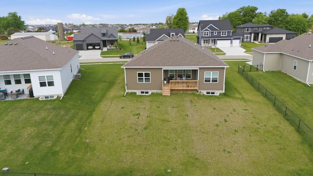 2811 NW Cedarwood Drive, Ankeny, IA 50023