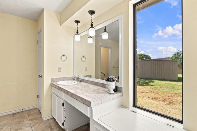 13402 Ramrod DR, Manchaca, TX 78652