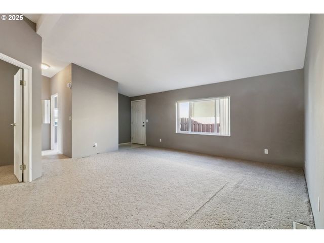 1000 S MCKERN Ct 40, Newberg, OR 97132