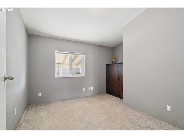 1000 S MCKERN Ct 40, Newberg, OR 97132