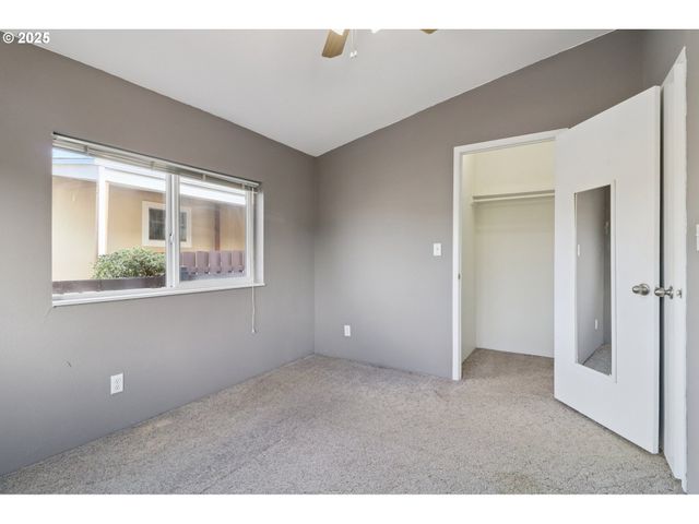 1000 S MCKERN Ct 40, Newberg, OR 97132