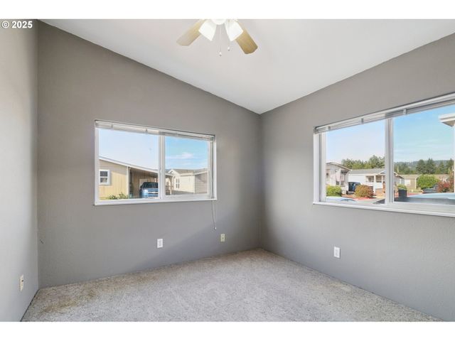 1000 S MCKERN Ct 40, Newberg, OR 97132