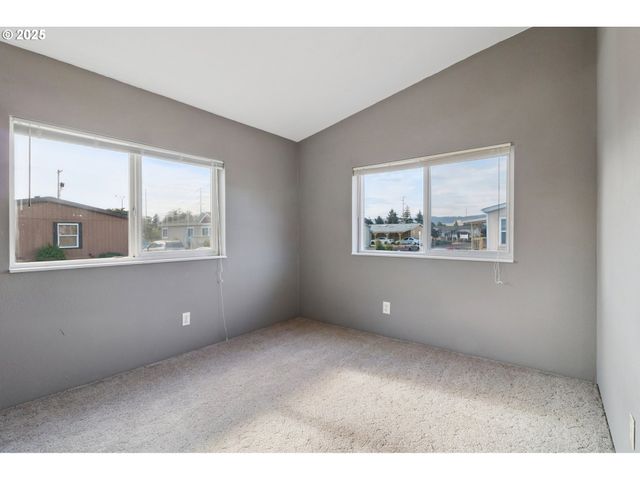 1000 S MCKERN Ct 40, Newberg, OR 97132