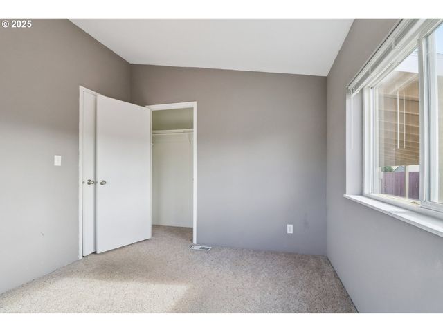 1000 S MCKERN Ct 40, Newberg, OR 97132