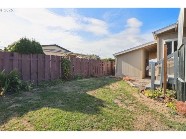 1000 S MCKERN Ct 40, Newberg, OR 97132