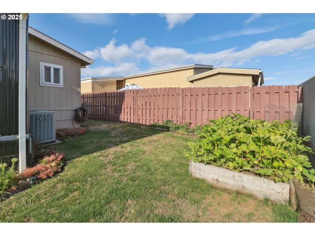 1000 S MCKERN Ct 40, Newberg, OR 97132