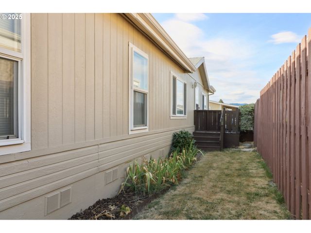 1000 S MCKERN Ct 40, Newberg, OR 97132