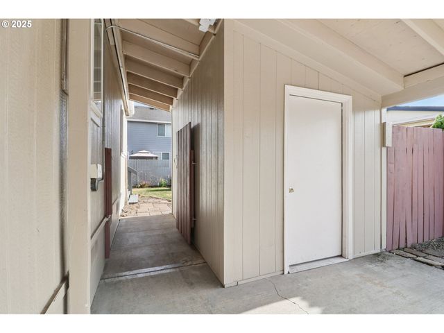 1000 S MCKERN Ct 40, Newberg, OR 97132