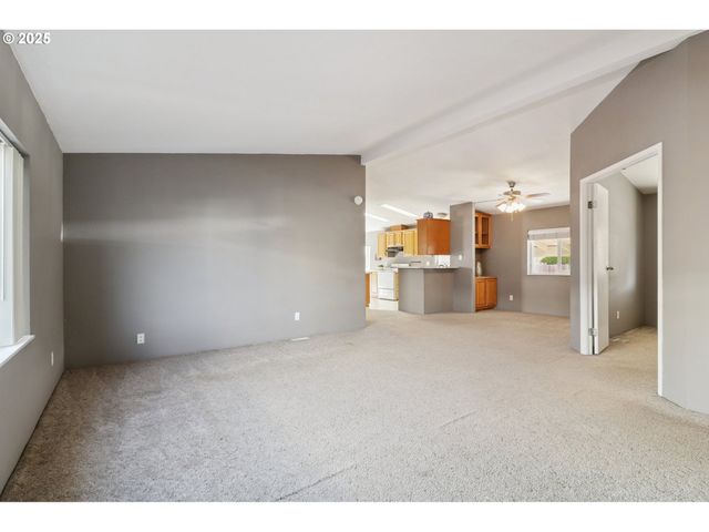 1000 S MCKERN Ct 40, Newberg, OR 97132