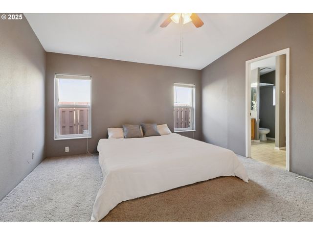 1000 S MCKERN Ct 40, Newberg, OR 97132