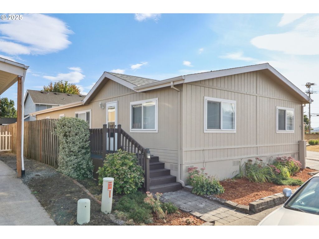 1000 S MCKERN Ct 40, Newberg, OR 97132