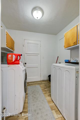 4804 Granada Dr, Louisville, KY 40272