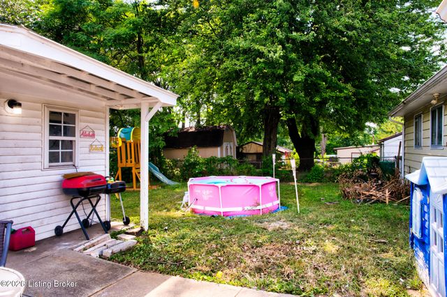 4804 Granada Dr, Louisville, KY 40272