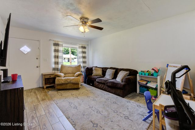 4804 Granada Dr, Louisville, KY 40272