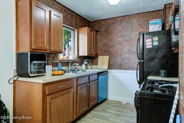 4804 Granada Dr, Louisville, KY 40272