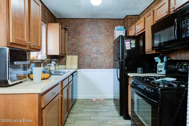 4804 Granada Dr, Louisville, KY 40272