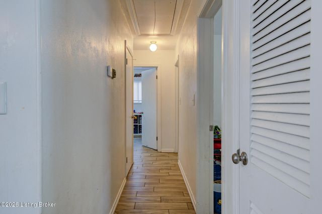 4804 Granada Dr, Louisville, KY 40272