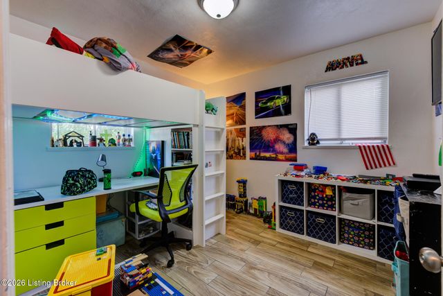 4804 Granada Dr, Louisville, KY 40272