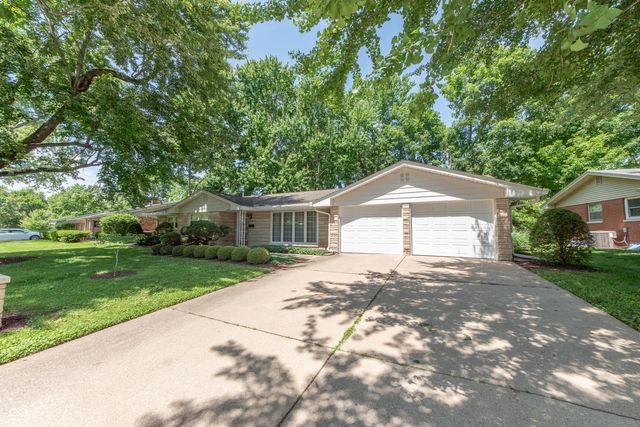 4052 Roselawn Avenue, Columbus, IN 47203