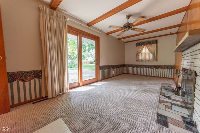4052 Roselawn Avenue, Columbus, IN 47203
