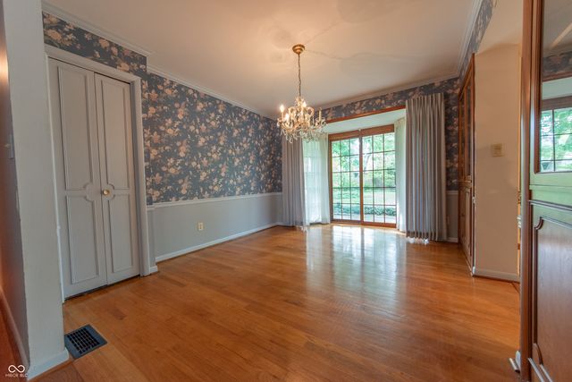 4052 Roselawn Avenue, Columbus, IN 47203