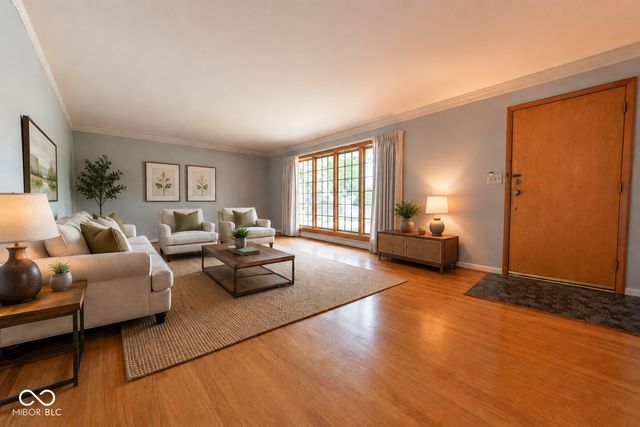 4052 Roselawn Avenue, Columbus, IN 47203