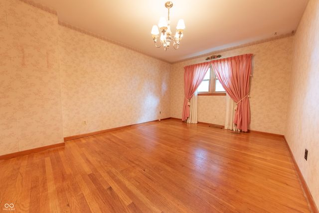 4052 Roselawn Avenue, Columbus, IN 47203