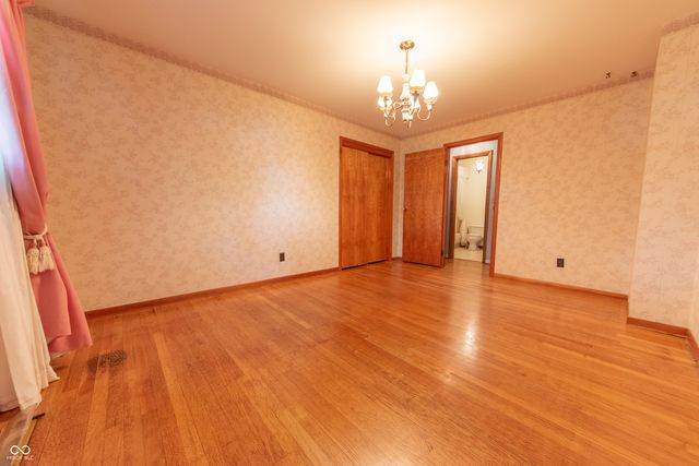 4052 Roselawn Avenue, Columbus, IN 47203