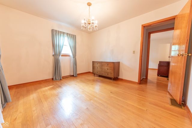 4052 Roselawn Avenue, Columbus, IN 47203