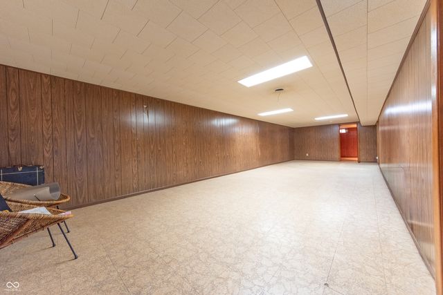 4052 Roselawn Avenue, Columbus, IN 47203