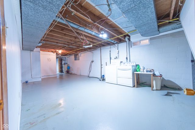 4052 Roselawn Avenue, Columbus, IN 47203