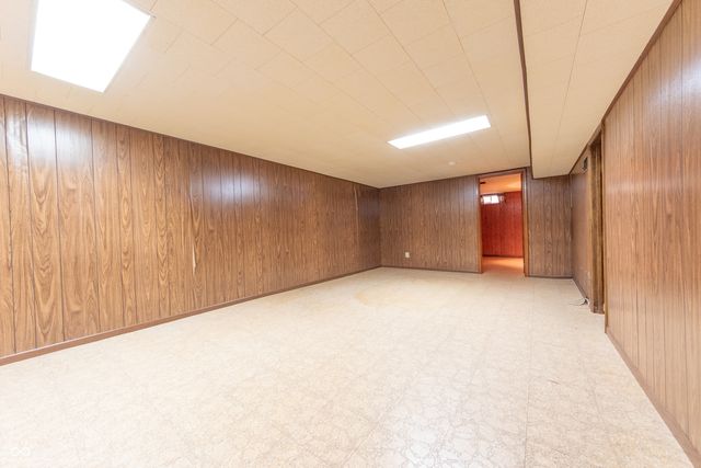 4052 Roselawn Avenue, Columbus, IN 47203