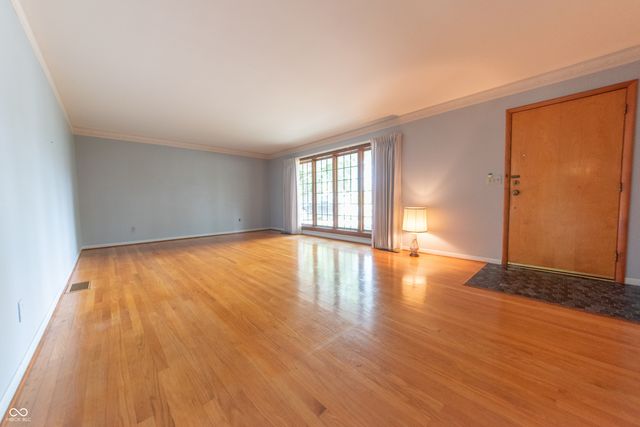 4052 Roselawn Avenue, Columbus, IN 47203