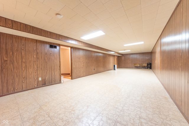 4052 Roselawn Avenue, Columbus, IN 47203