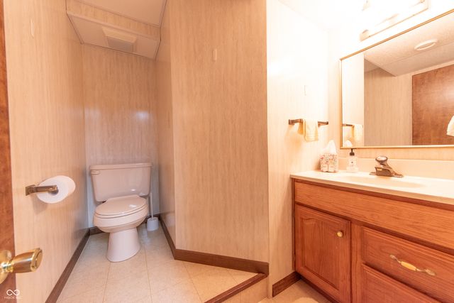 4052 Roselawn Avenue, Columbus, IN 47203