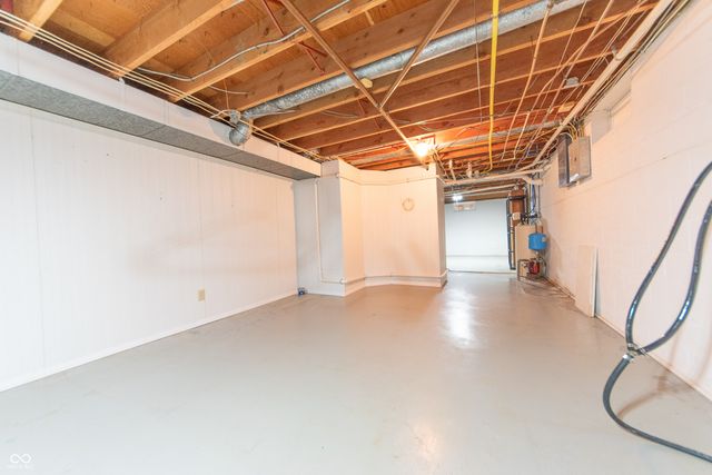 4052 Roselawn Avenue, Columbus, IN 47203