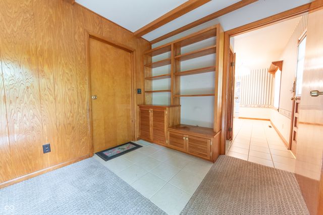 4052 Roselawn Avenue, Columbus, IN 47203