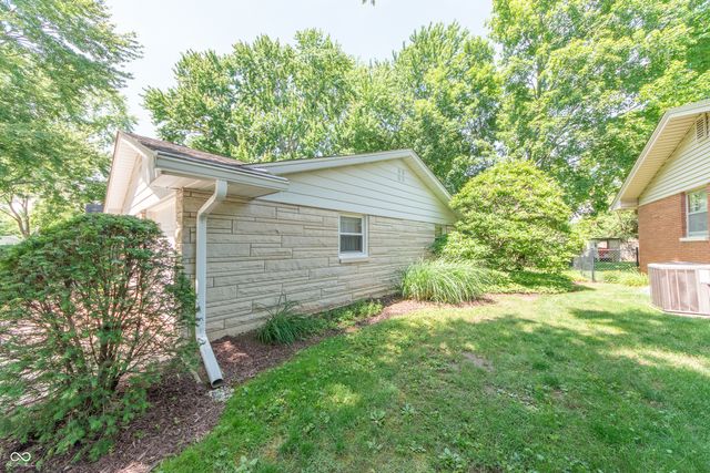 4052 Roselawn Avenue, Columbus, IN 47203
