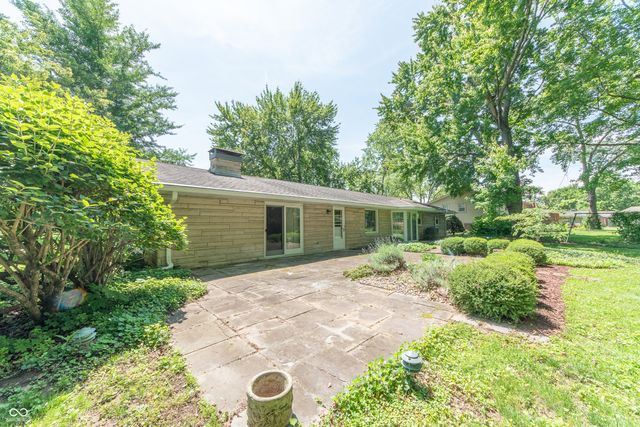 4052 Roselawn Avenue, Columbus, IN 47203