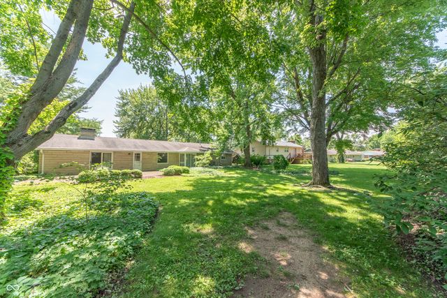 4052 Roselawn Avenue, Columbus, IN 47203