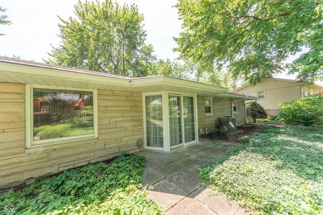 4052 Roselawn Avenue, Columbus, IN 47203