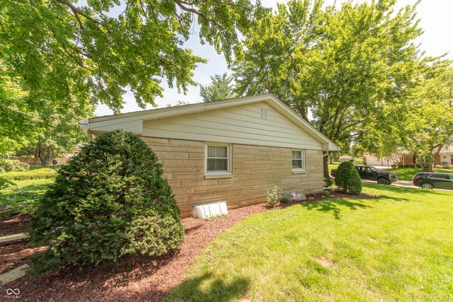 4052 Roselawn Avenue, Columbus, IN 47203
