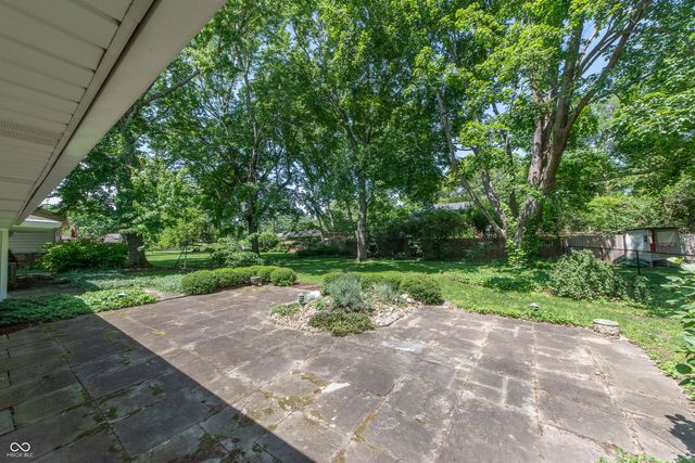 4052 Roselawn Avenue, Columbus, IN 47203