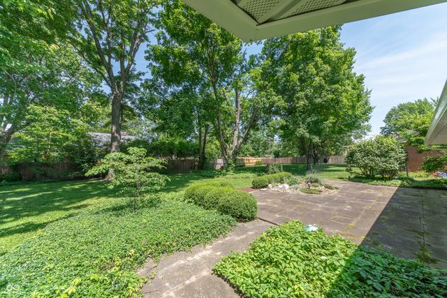 4052 Roselawn Avenue, Columbus, IN 47203